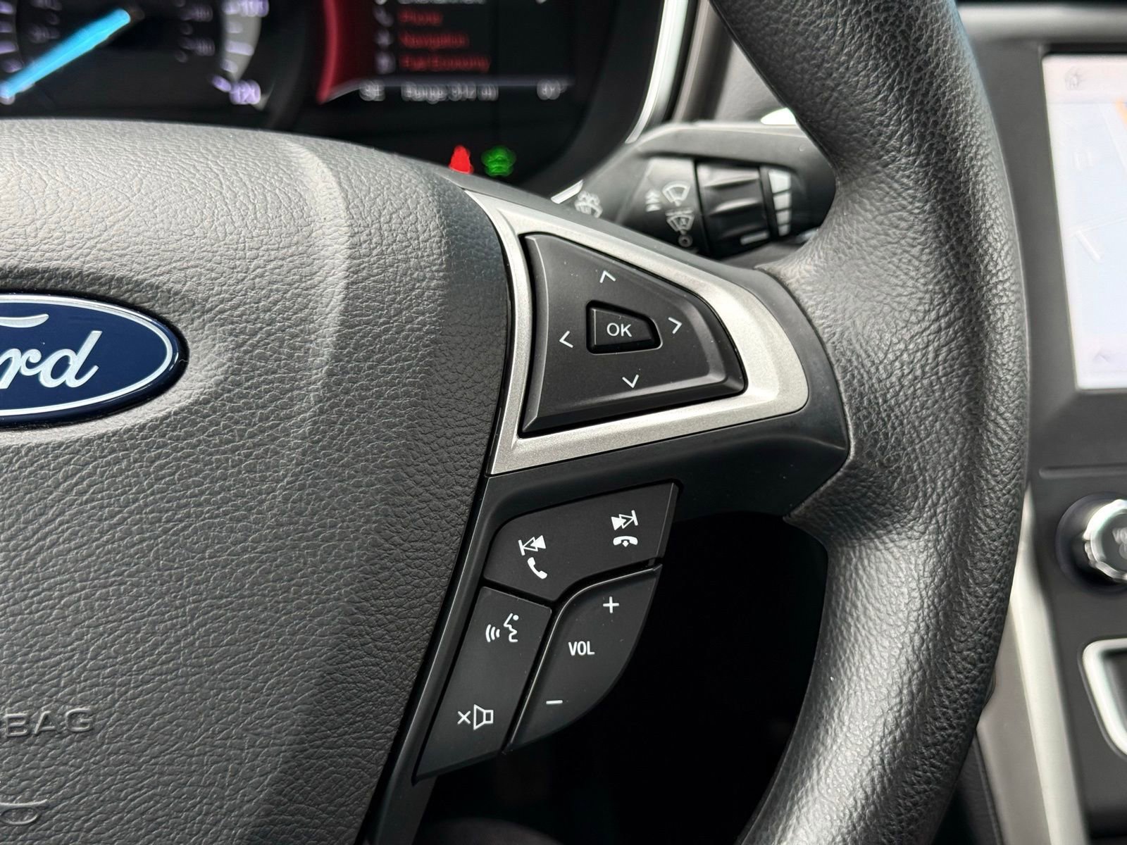 Used 2019 Ford Fusion SE FWD image 26