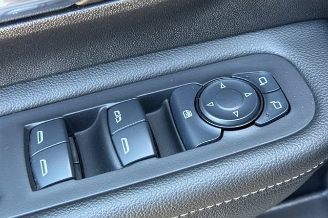 Used 2024 GMC Terrain SLE AWD/4WD image 12