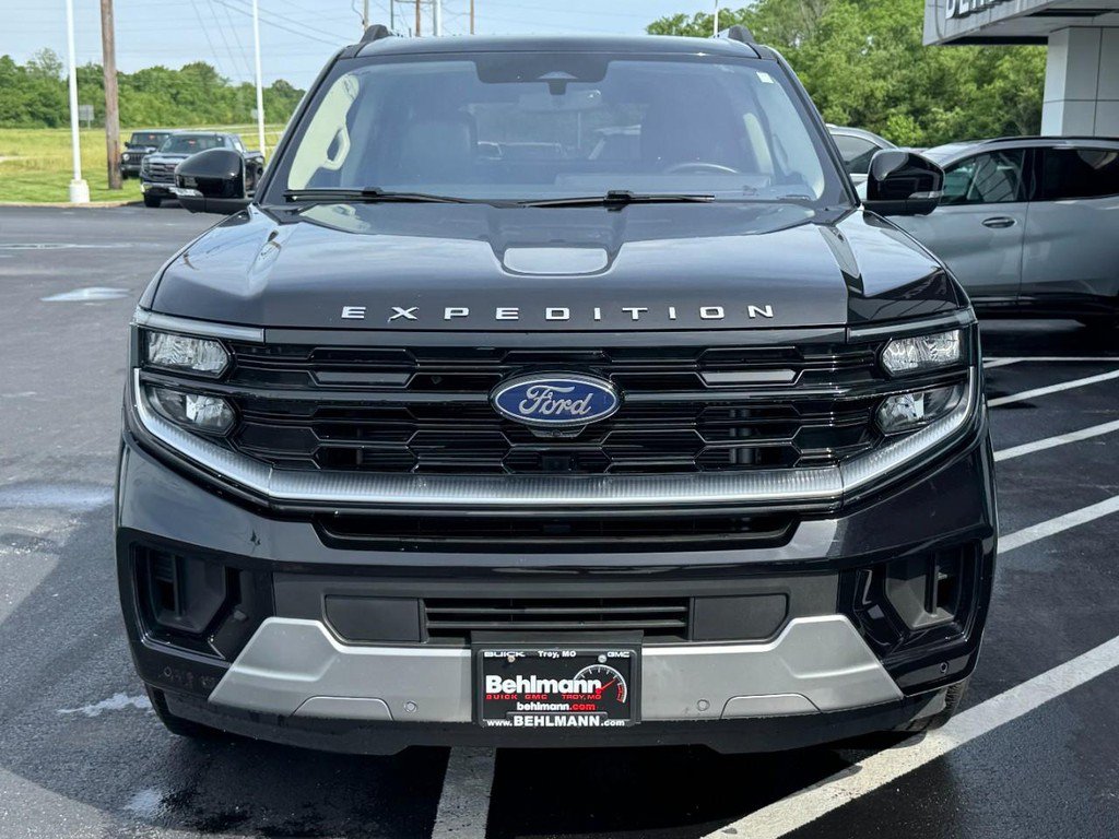 Used 2025 Ford Expedition Platinum AWD/4WD image 12