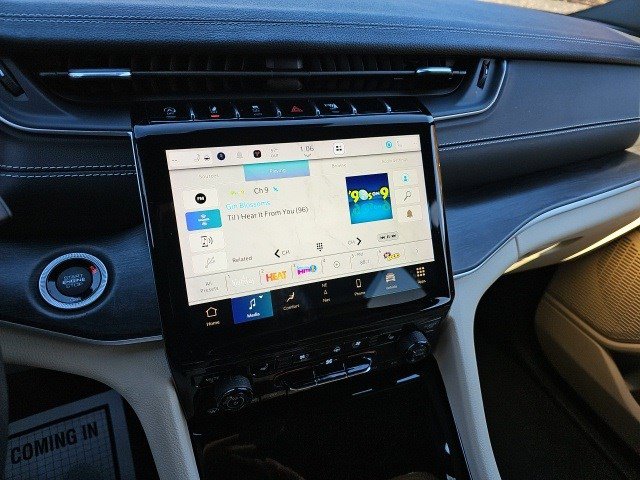 Used 2023 Jeep Grand Cherokee Limited w/ Luxury Tech Group II image 24