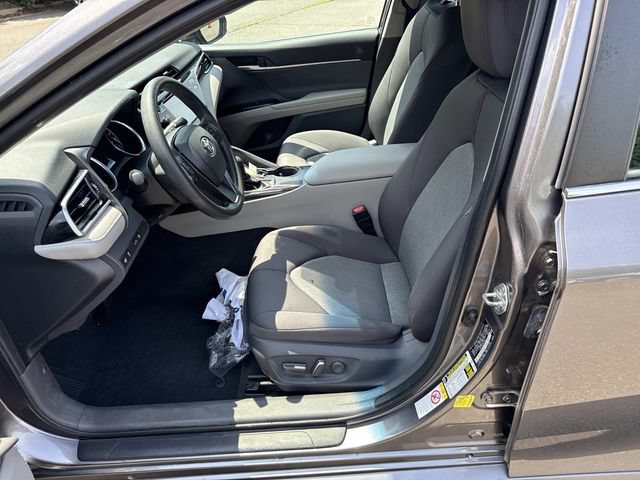 Used 2018 Toyota Camry LE FWD image 11