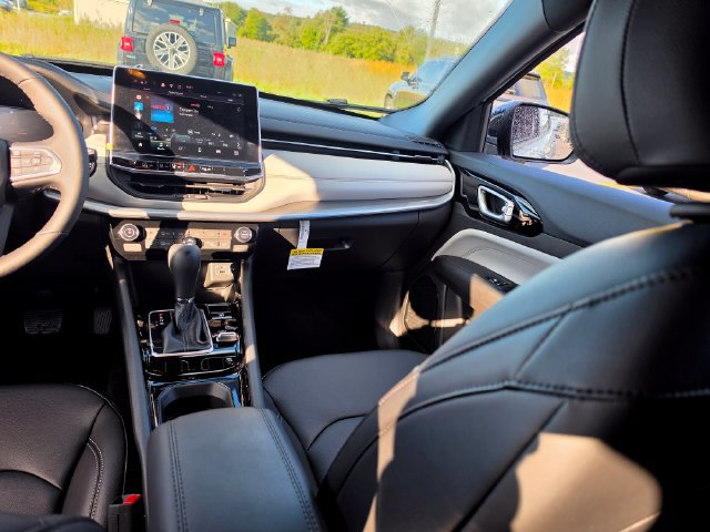 New 2026 Jeep Compass Limited AWD/4WD image 13