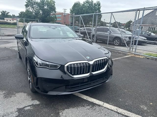 Used 2024 BMW 530i xDrive w/ Premium Package AWD/4WD image 6