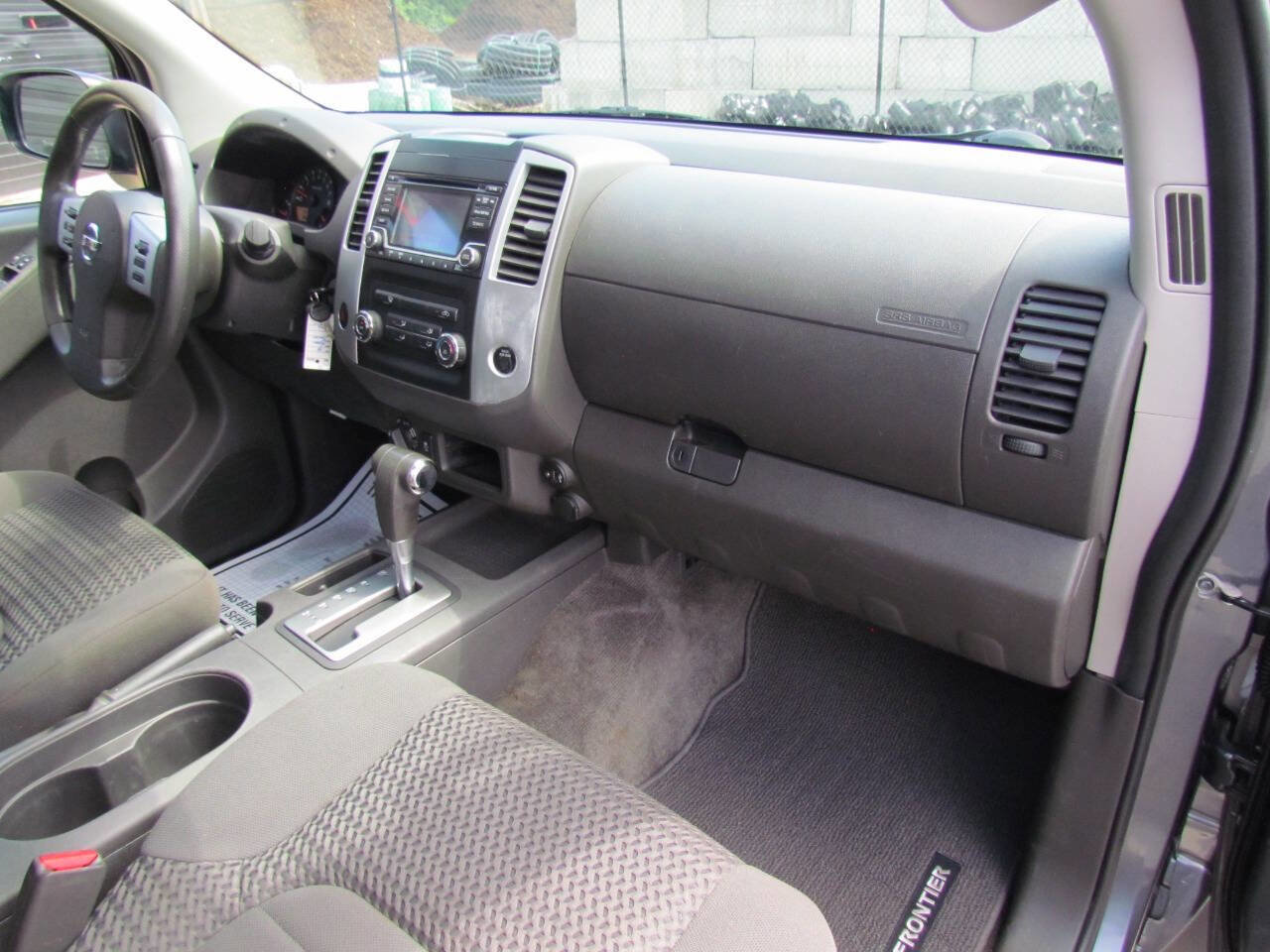 Used 2018 Nissan Frontier SV image 13