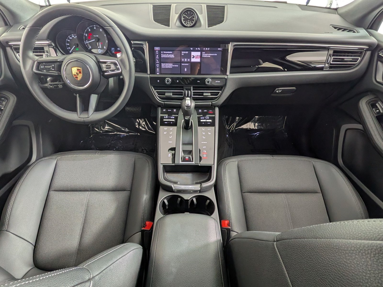 Certified 2025 Porsche Macan Turbo AWD/4WD image 21