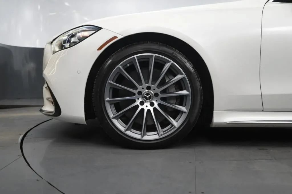Used 2022 Mercedes-Benz S 580 4MATIC Sedan w/ AMG Line Package image 10