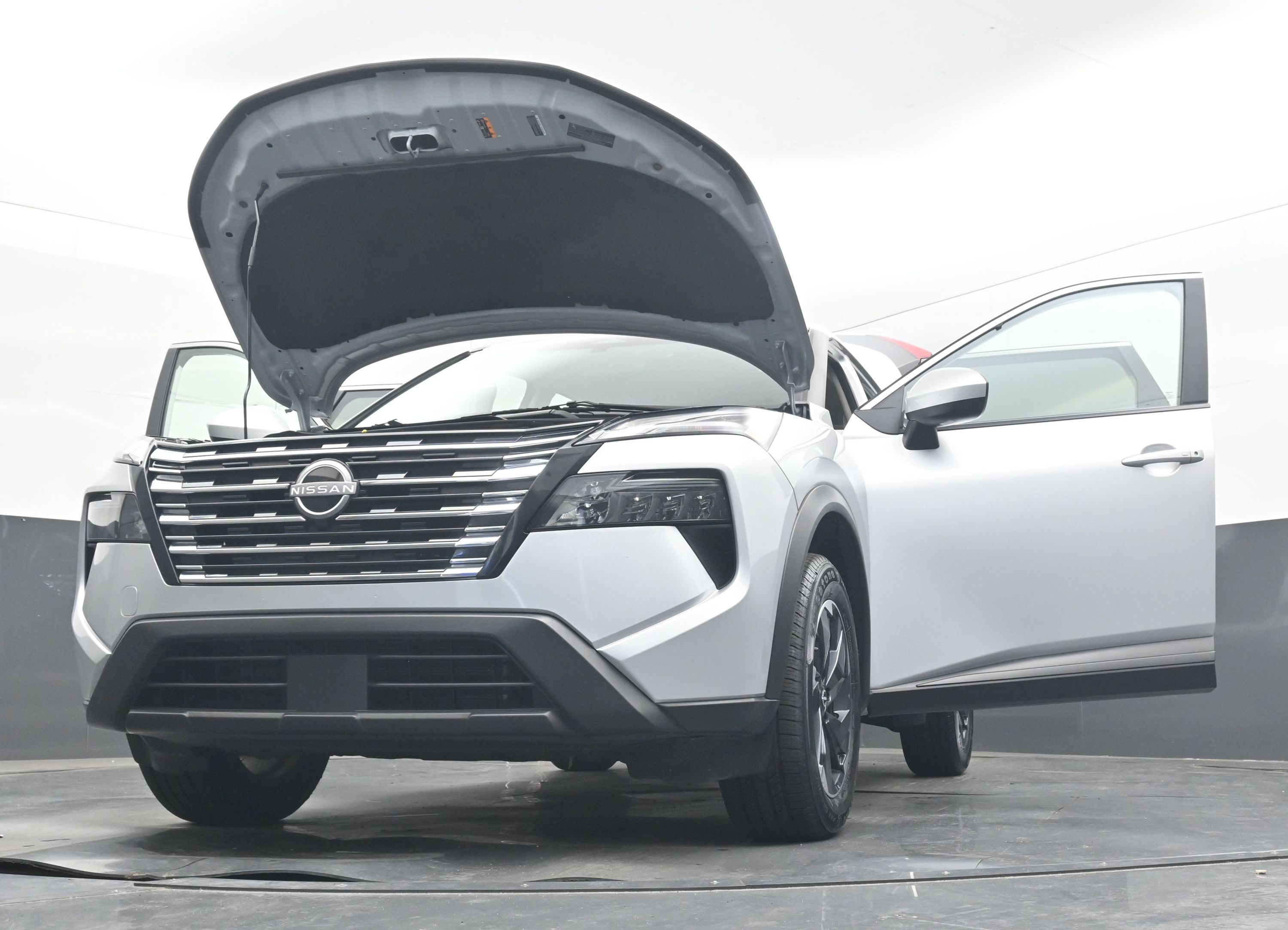 Used 2025 Nissan Rogue SV FWD image 45