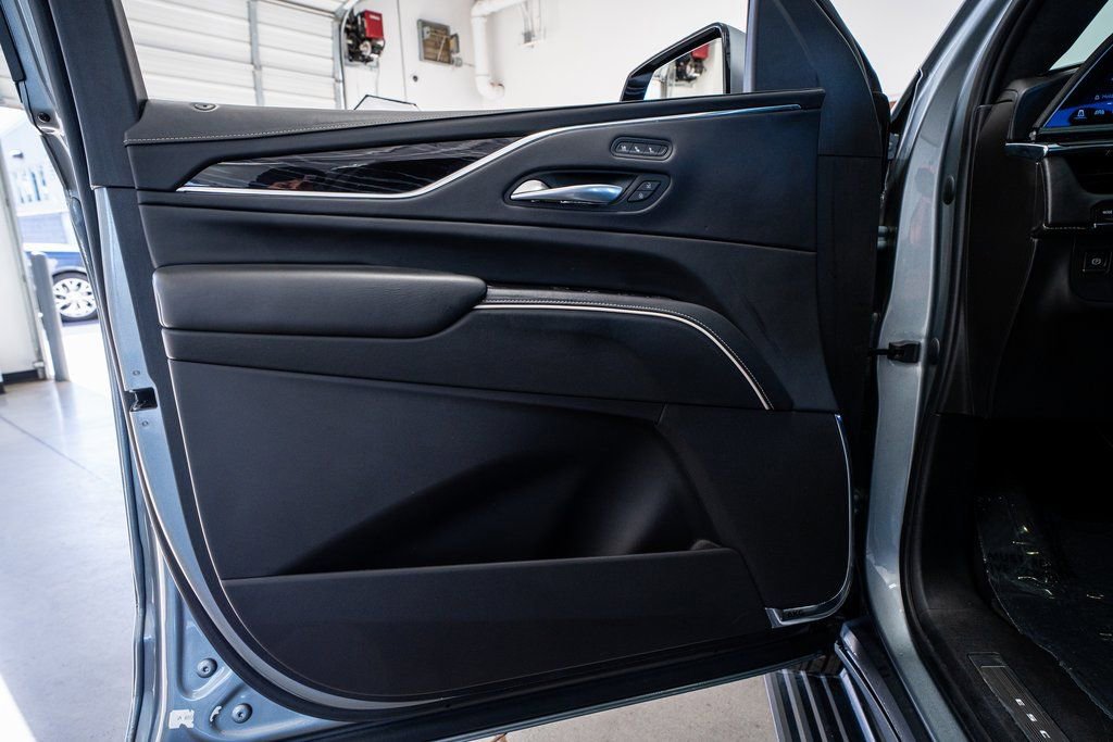 Used 2023 Cadillac Escalade ESV V image 31