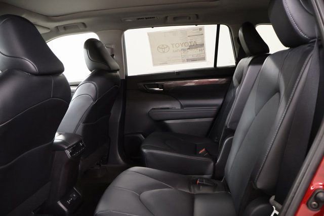 New 2026 Toyota Highlander Platinum AWD/4WD image 27