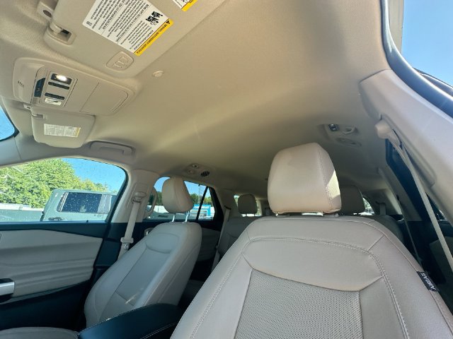 Used 2023 Ford Explorer Limited w/ Equipment Group 301A AWD/4WD image 23