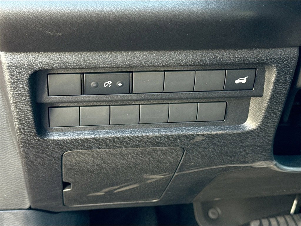 New 2025 Mitsubishi Outlander SE image 10