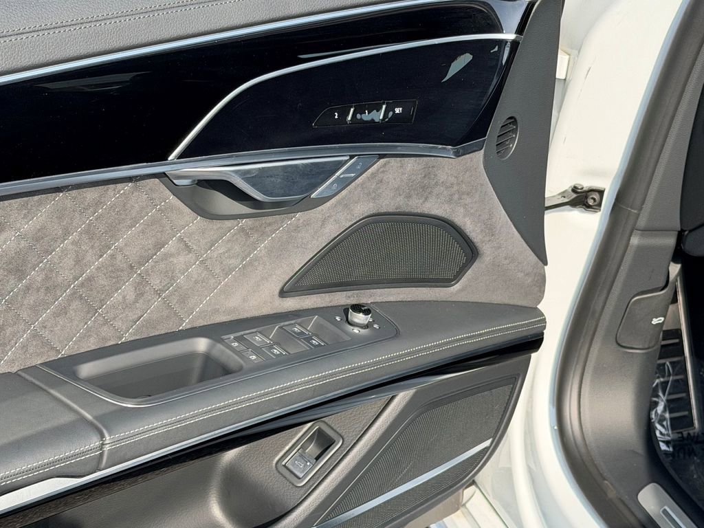 Used 2024 Audi S8 image 25