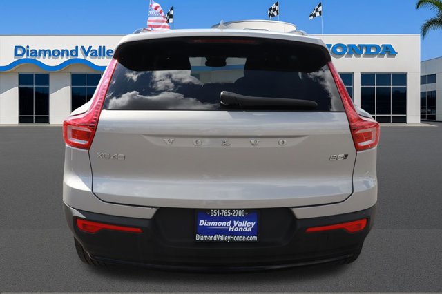 Used 2024 Volvo XC40 B5 Core image 5