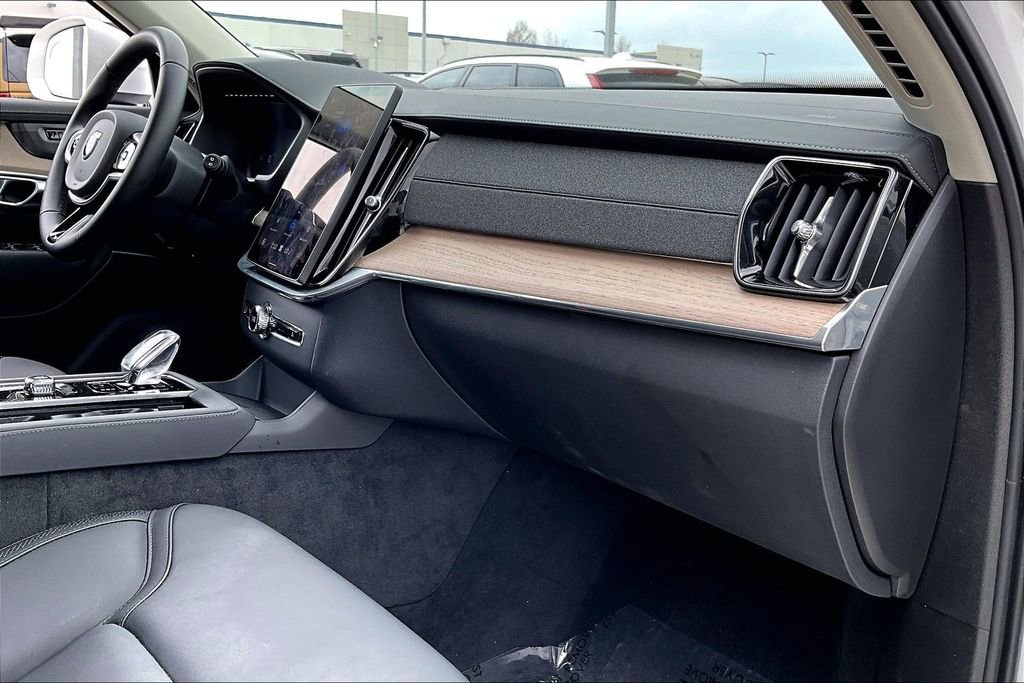 Certified 2025 Volvo XC90 T8 Plus w/ Protection Package Premier image 22