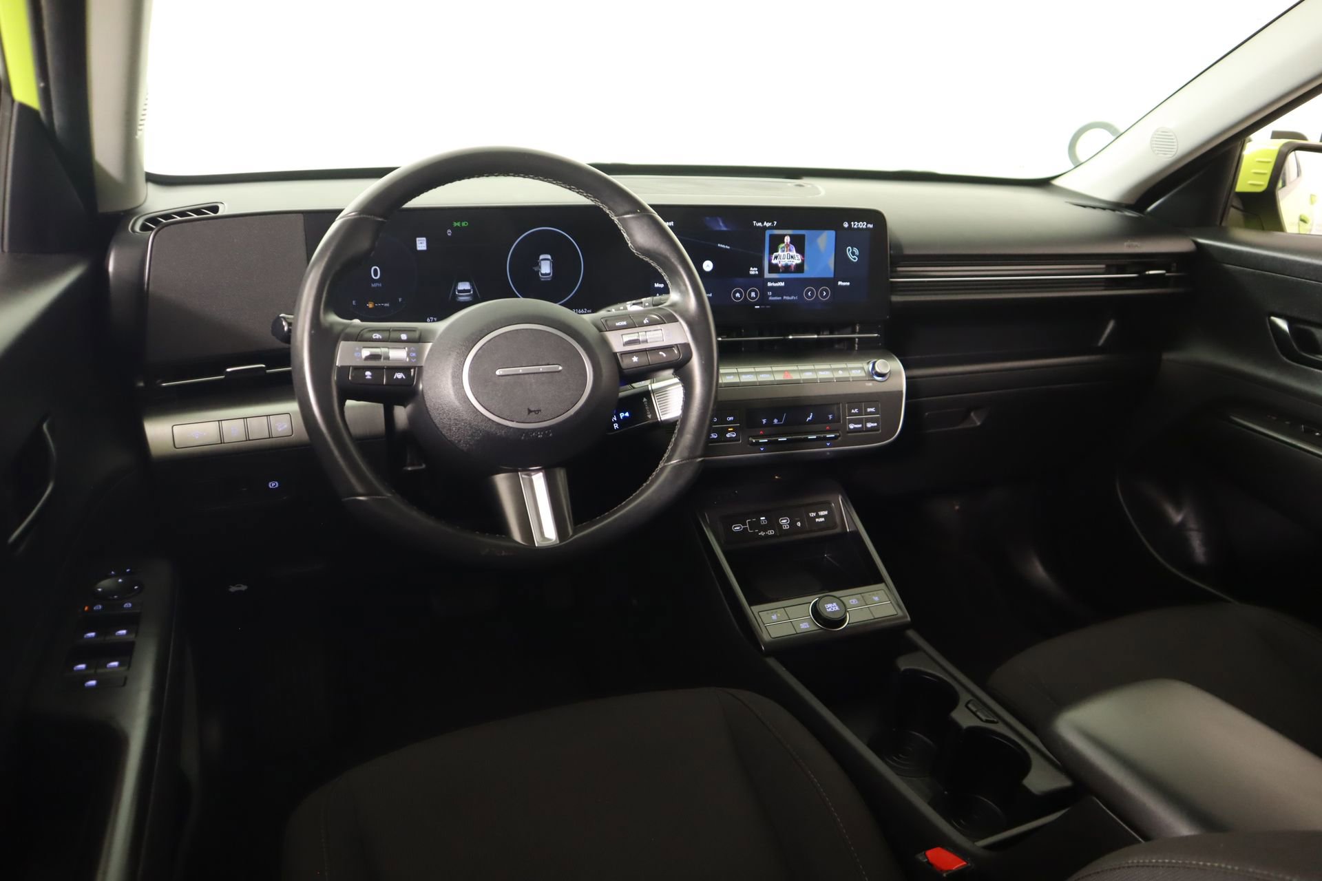 Used 2024 Hyundai Kona SEL w/ Convenience Package FWD image 2