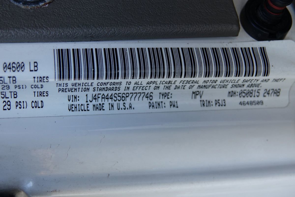 Used 2006 Jeep Wrangler Unlimited w/ Premium Audio Group image 40