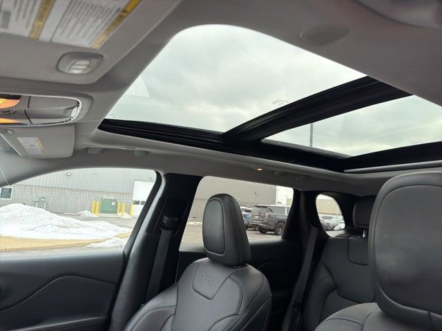 Used 2022 Jeep Cherokee Limited image 18