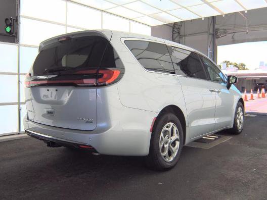 Used 2024 Chrysler Pacifica Limited w/ Trailer Tow Group AWD/4WD image 6