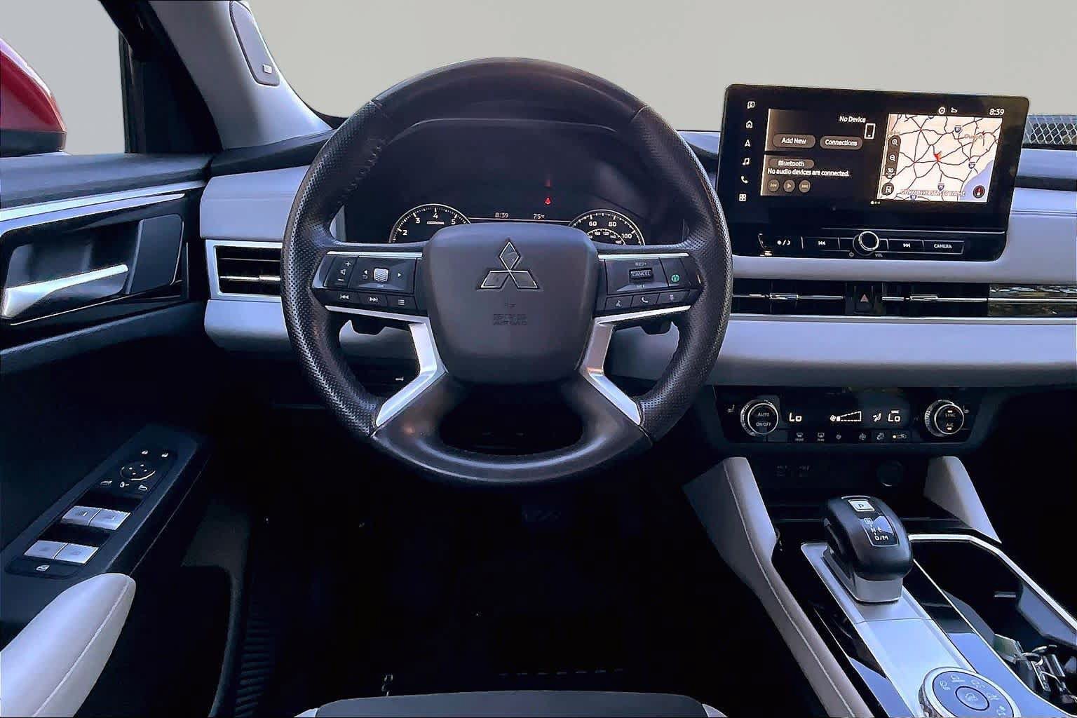 Used 2025 Mitsubishi Outlander SE FWD image 6