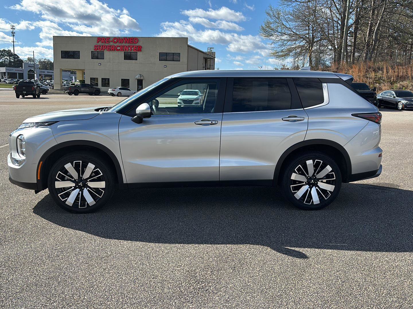 Used 2025 Mitsubishi Outlander SE image 5