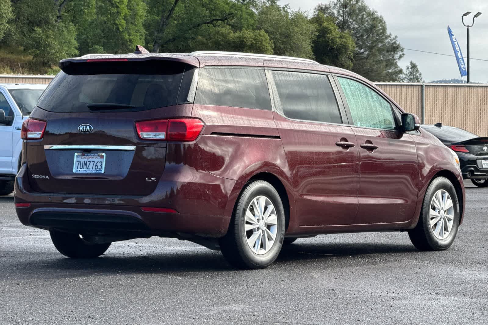 Used 2017 Kia Sedona LX w/ LX Essentials Premium Package FWD image 4