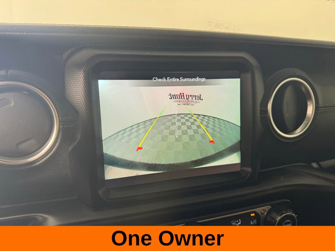 Used 2020 Jeep Wrangler Unlimited Sahara image 3