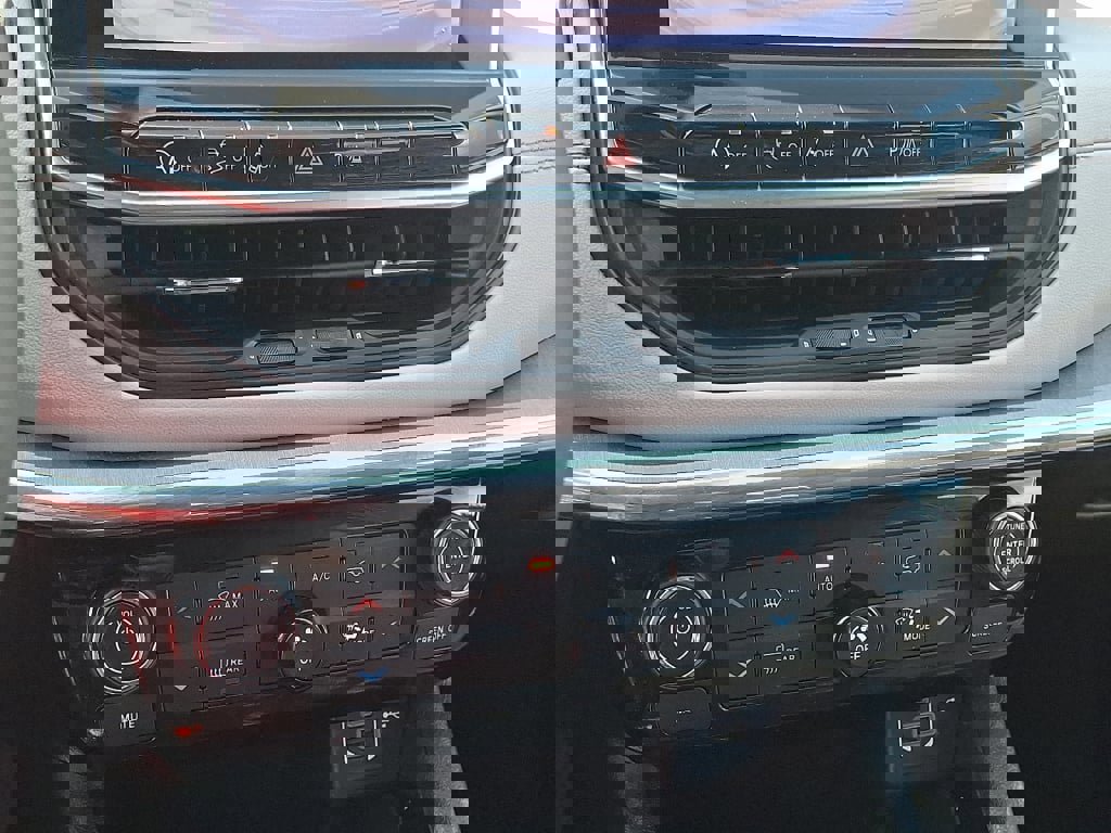 Used 2024 Jeep Compass Limited image 29