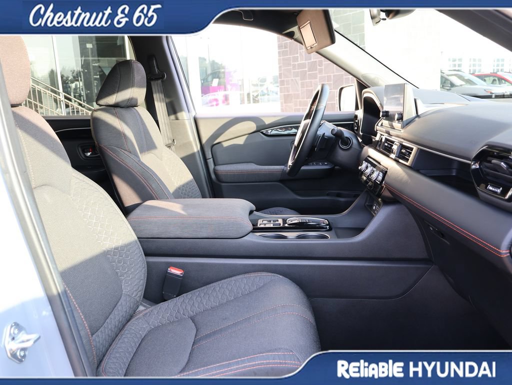 Used 2025 Honda Pilot Sport image 9