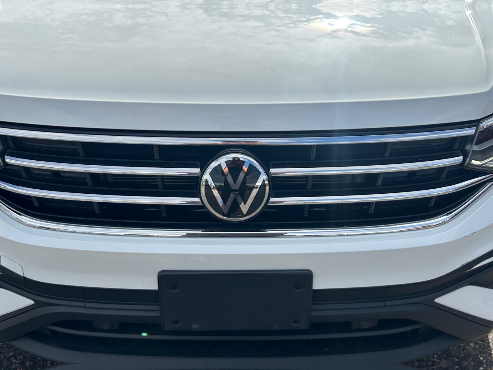 Used 2023 Volkswagen Tiguan SE AWD/4WD image 23