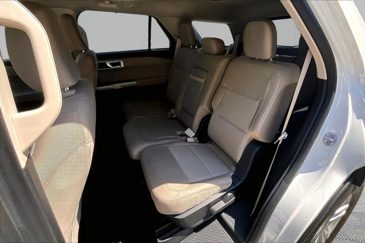 Used 2024 Ford Explorer XLT AWD/4WD image 21
