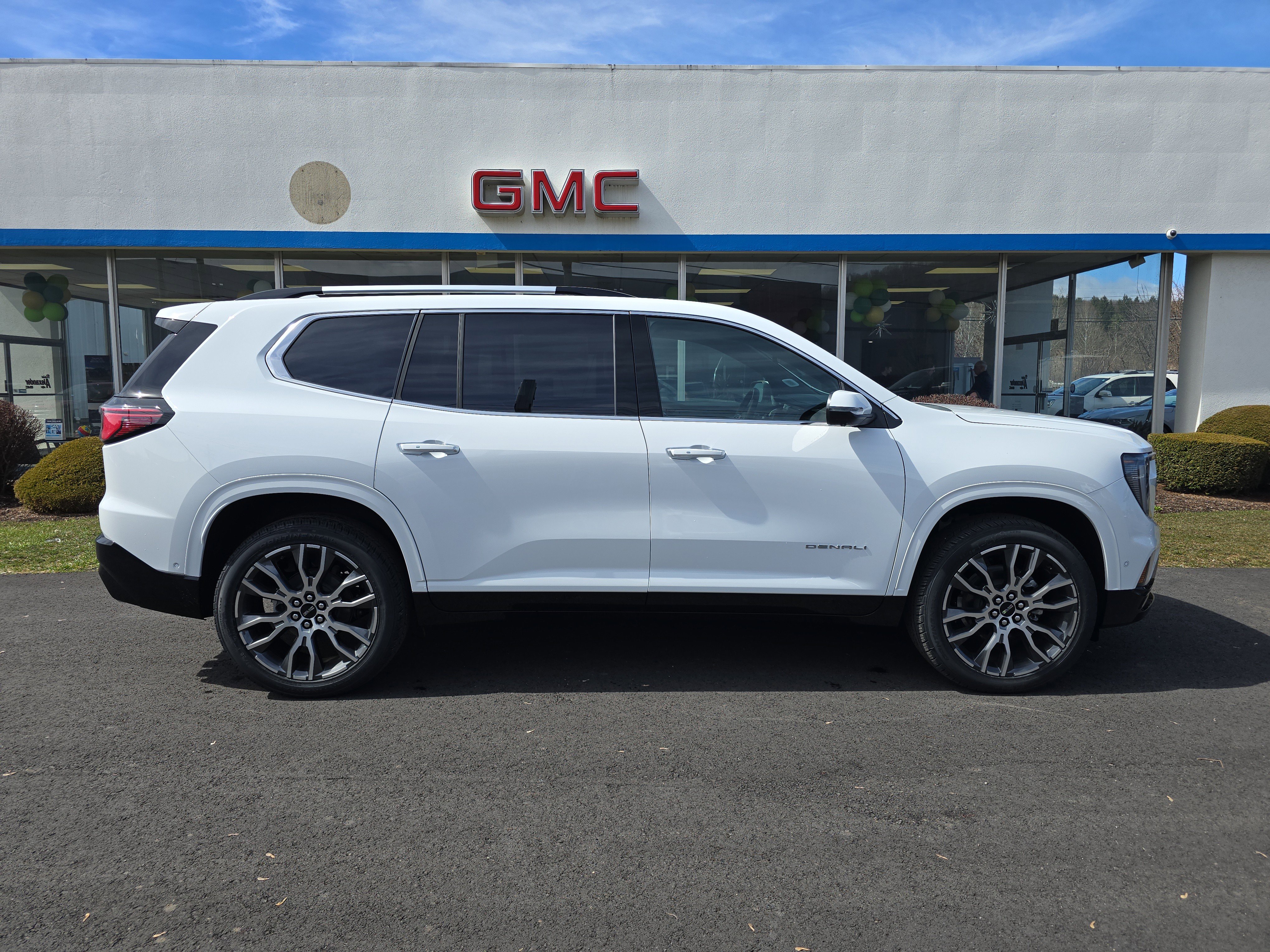 New 2026 GMC Acadia Denali Ultimate w/ LPO, Floor Liner Package AWD/4WD image 2