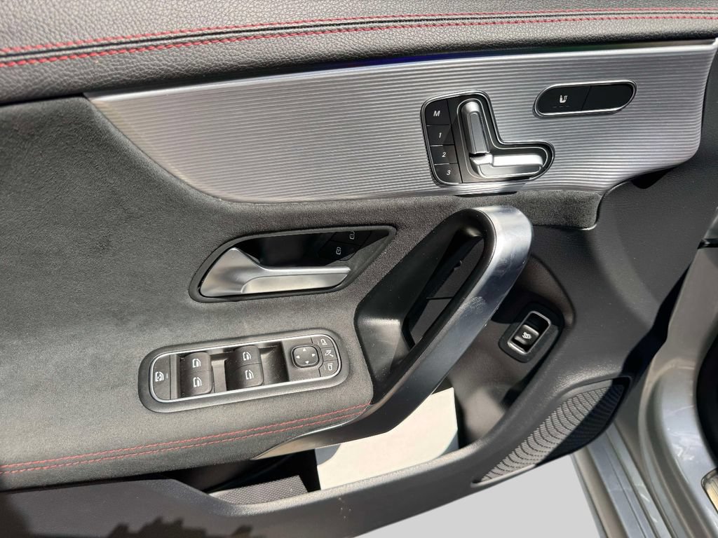 Used 2022 Mercedes-Benz CLA 250 4MATIC image 13
