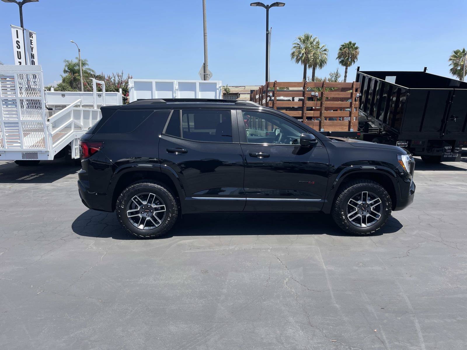 New 2026 GMC Terrain AT4 w/ Technology Package II AWD/4WD image 4