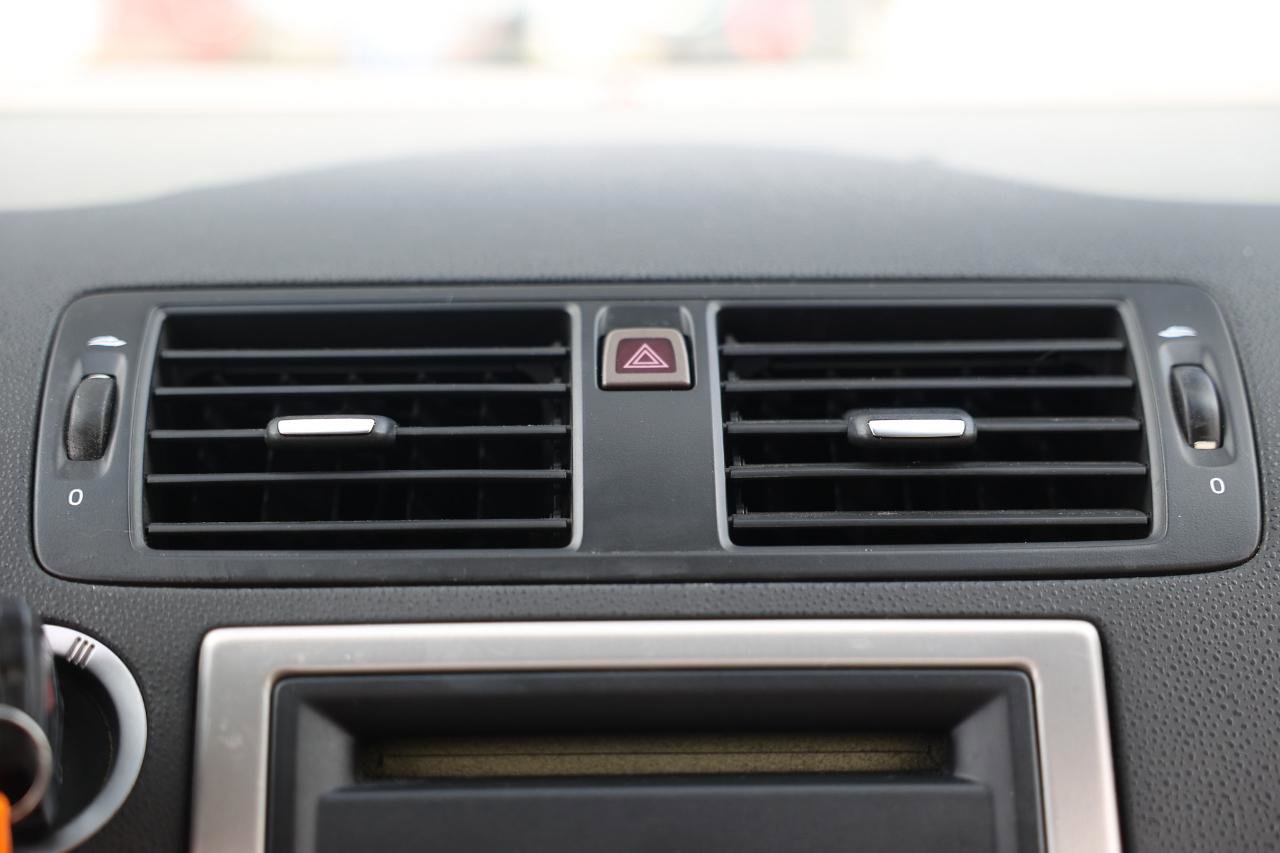 Used 2008 Volvo C70 T5 FWD image 34