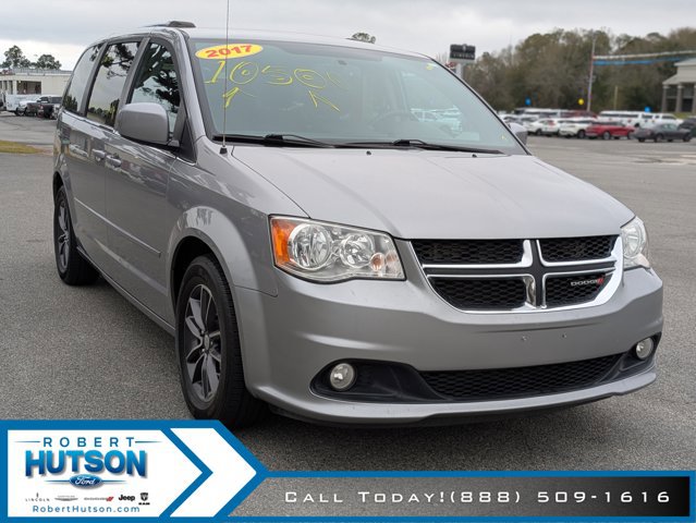 Used 2017 Dodge Grand Caravan SXT image 4