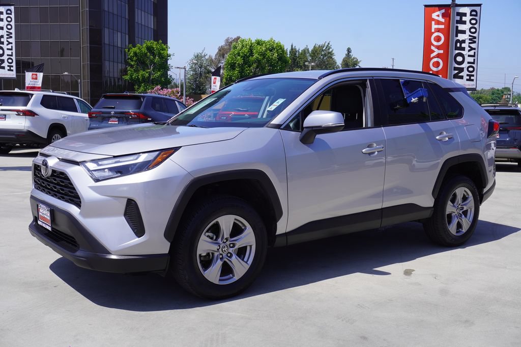 Used 2025 Toyota RAV4 XLE FWD image 4