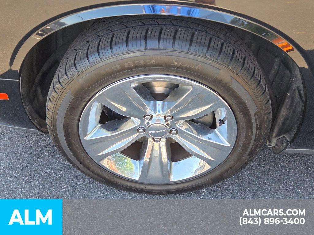 Used 2015 Dodge Challenger SXT RWD image 10