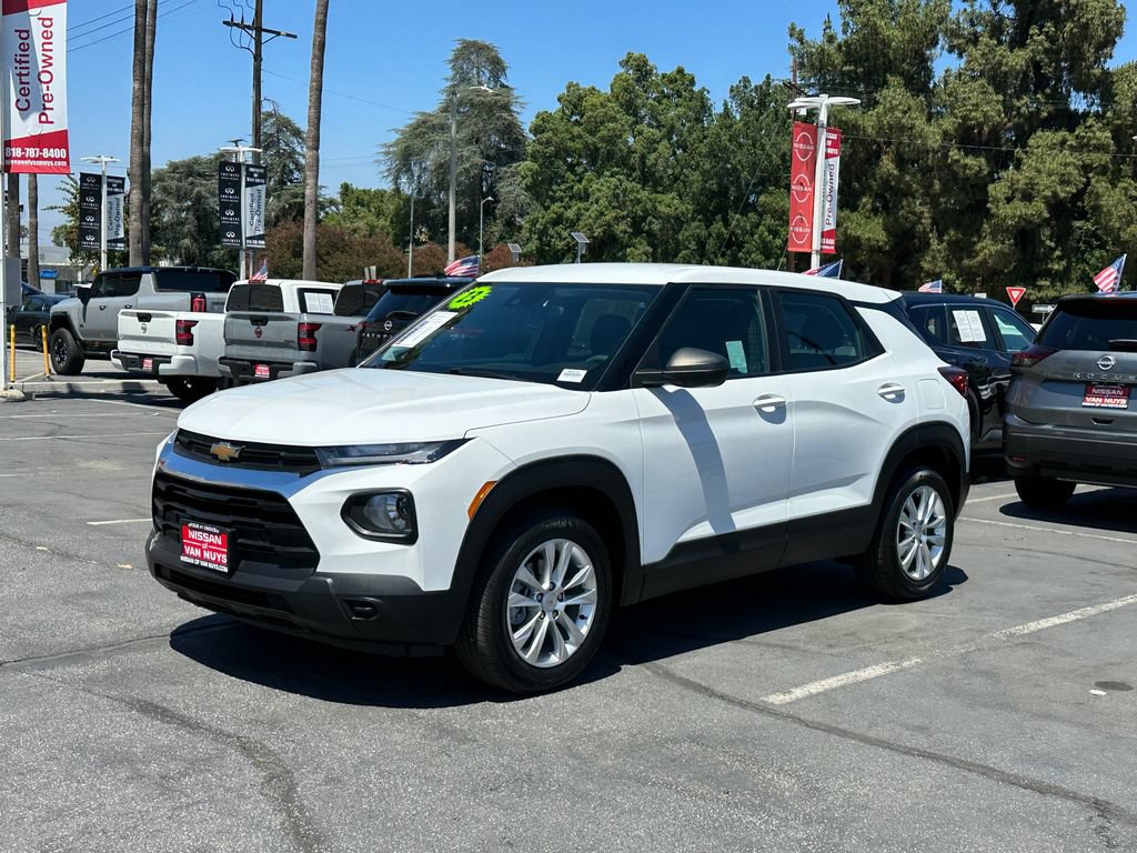 Used 2023 Chevrolet TrailBlazer LS FWD image 2