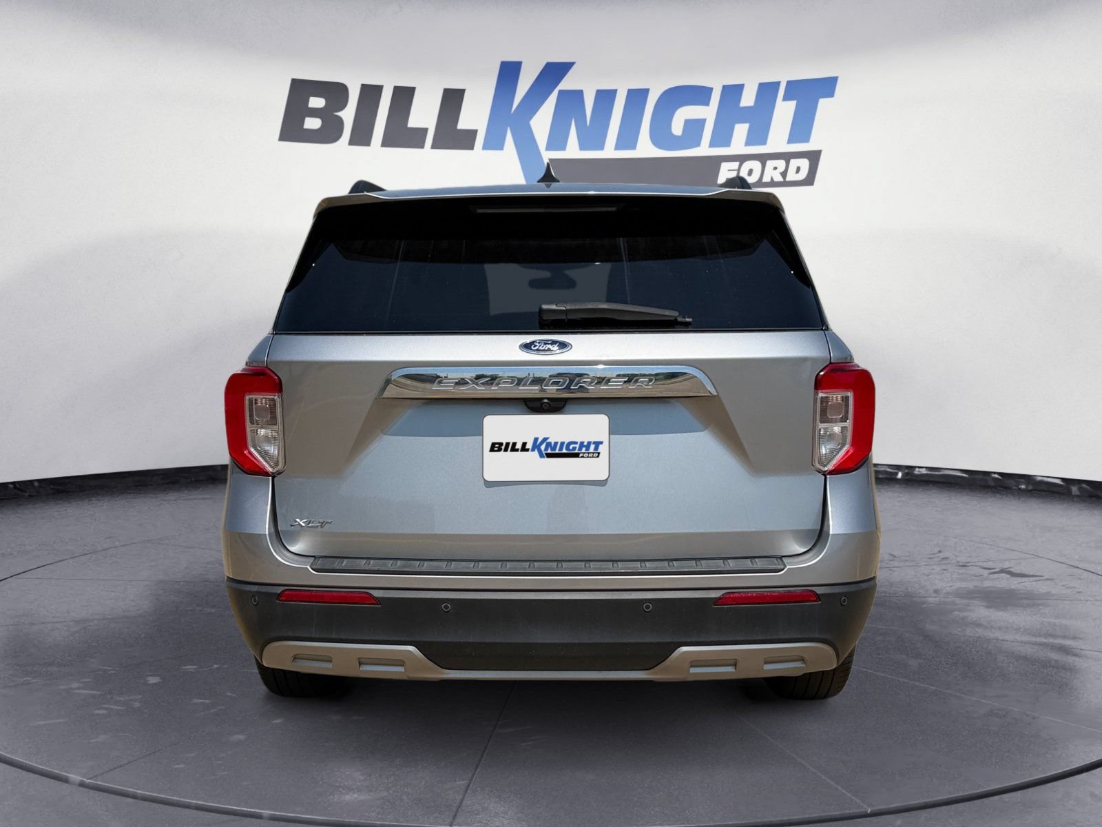 Used 2023 Ford Explorer XLT w/ Equipment Group 202A RWD image 4