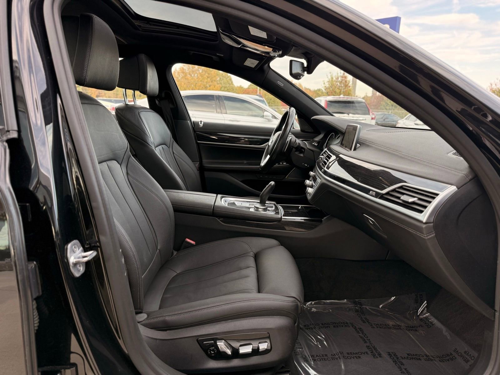 Used 2019 BMW 740i w/ M Sport Package image 28