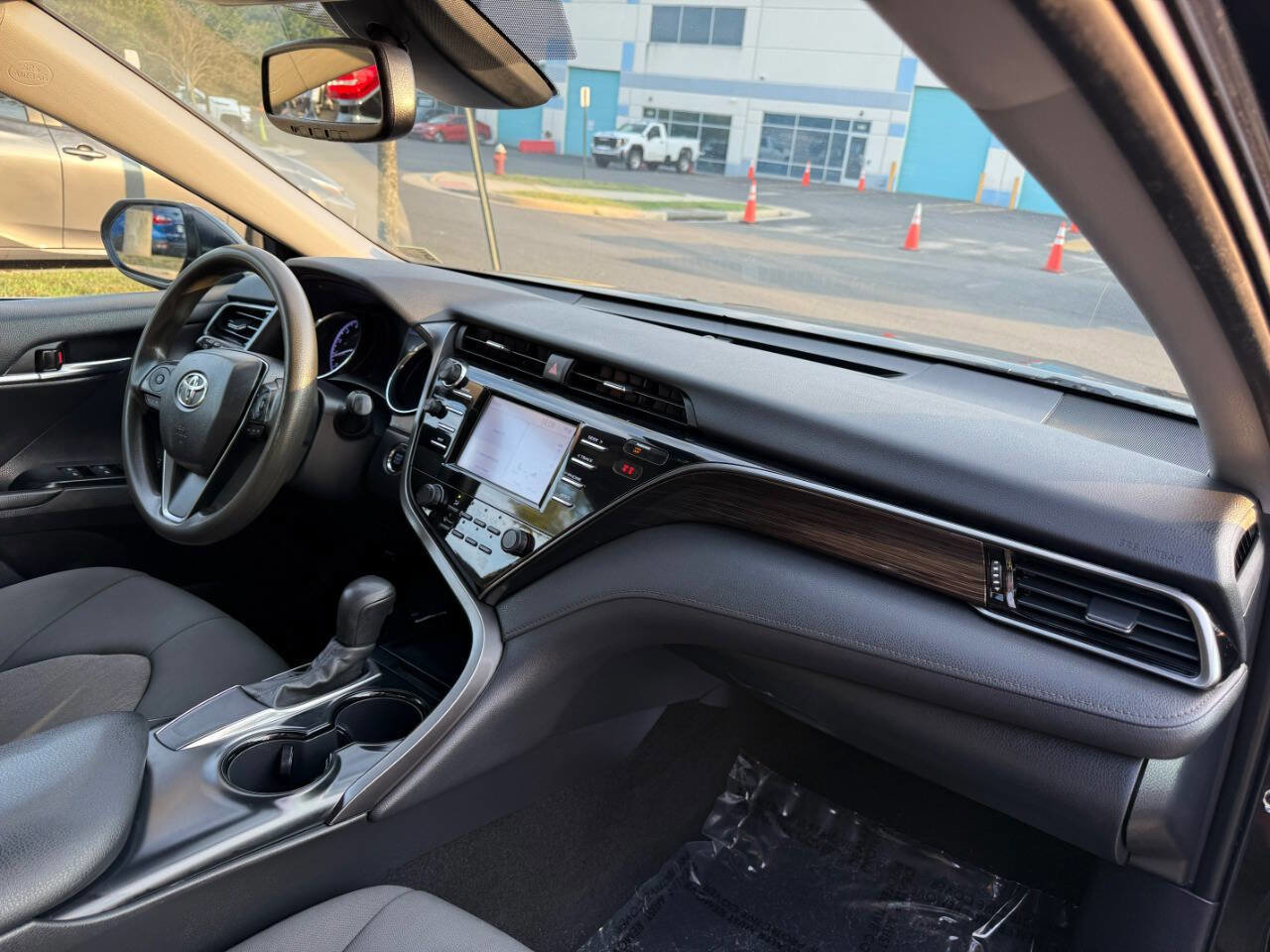 Used 2020 Toyota Camry LE image 26