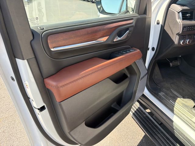 Used 2024 GMC Yukon XL Denali Ultimate AWD/4WD image 12