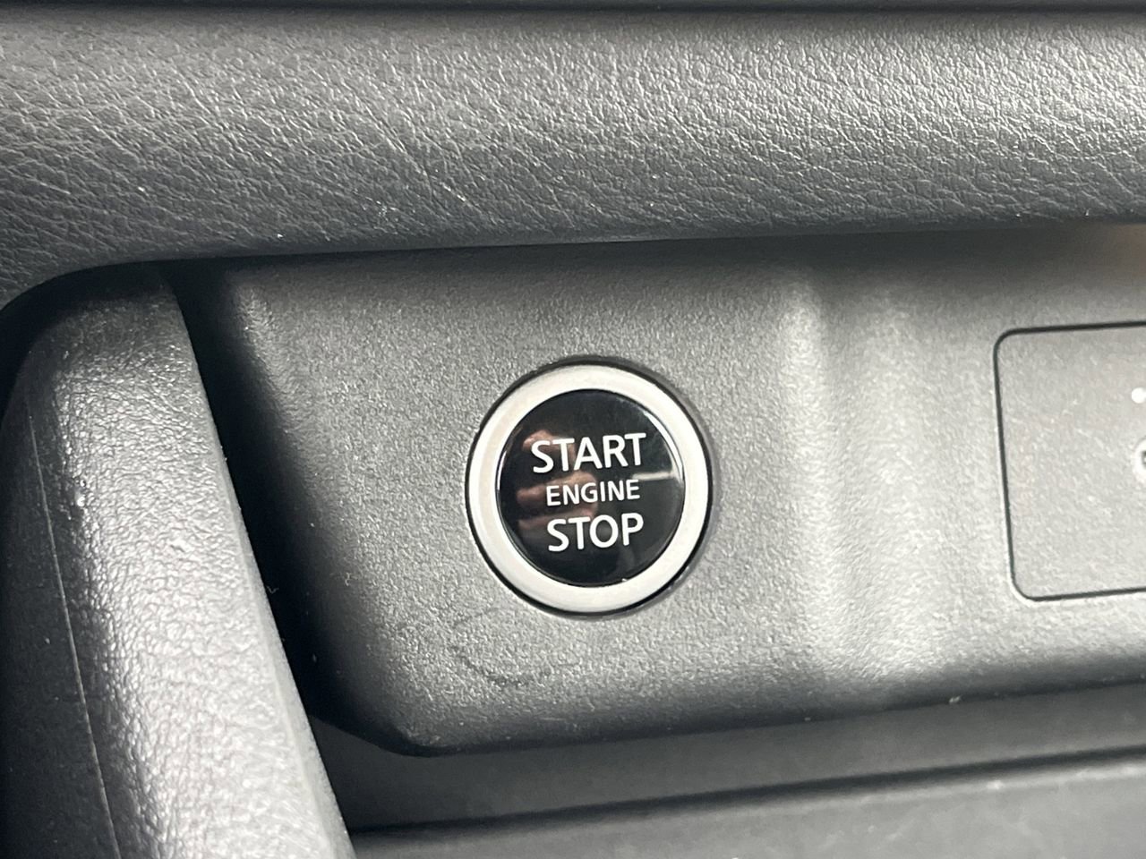 Certified 2022 Nissan Rogue SV image 9