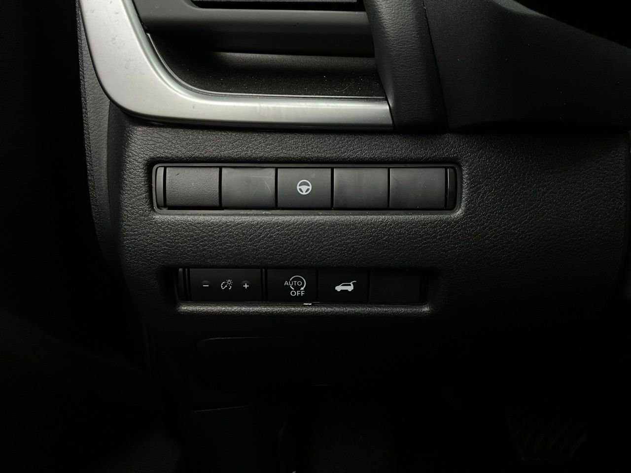 Used 2025 Nissan Rogue SV image 22