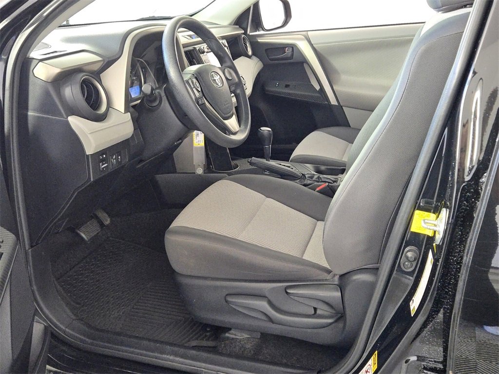 Used 2013 Toyota RAV4 LE image 7