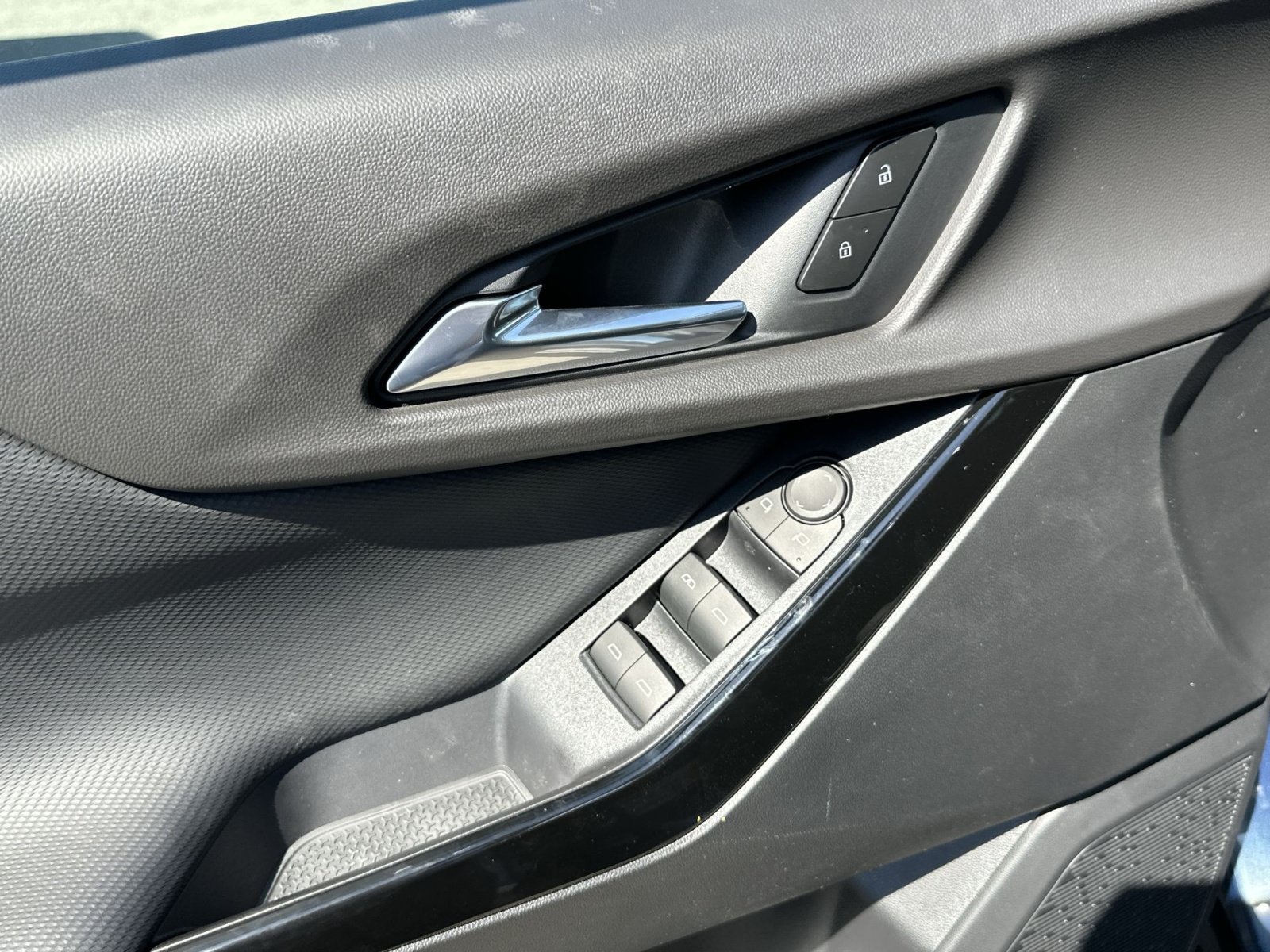 New 2027 Chevrolet Equinox LT w/ Safety and Technology Package AWD/4WD image 15
