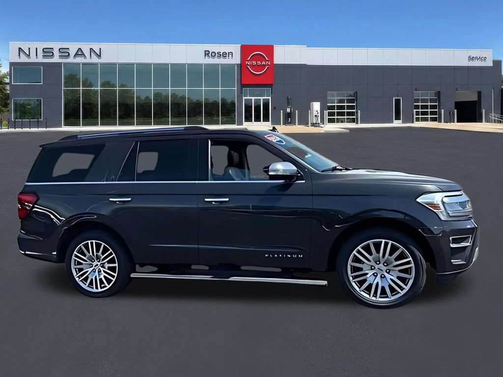 Used 2024 Ford Expedition Platinum AWD/4WD image 2