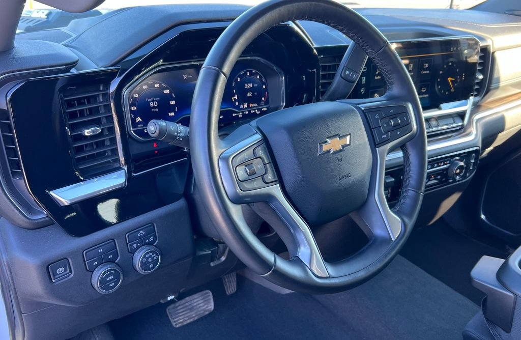 Used 2025 Chevrolet Silverado 2500 LT w/ Convenience Package AWD/4WD image 18