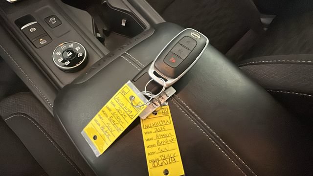 Used 2025 Nissan Pathfinder S AWD/4WD image 24