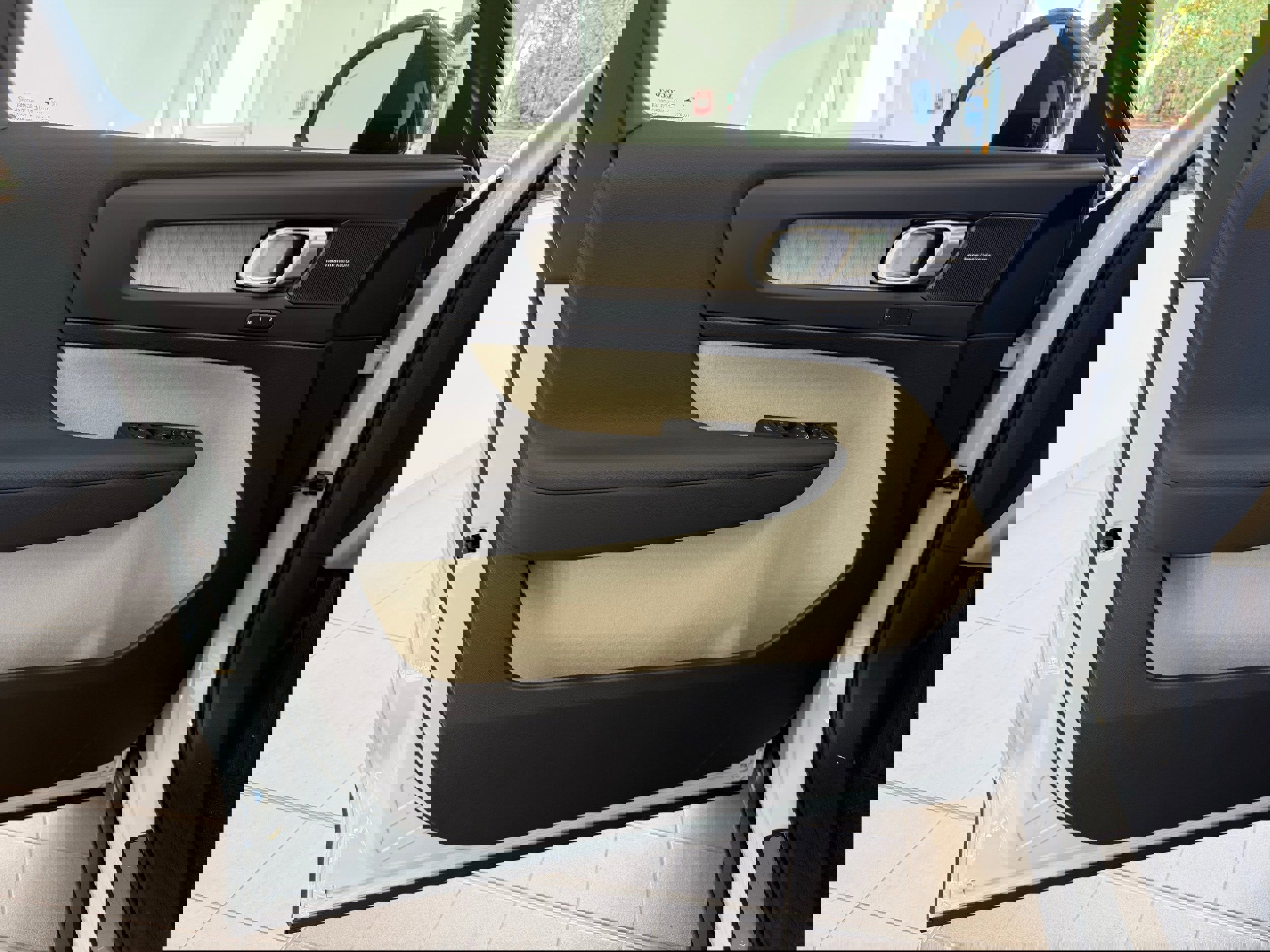 New 2026 Volvo XC40 B5 Ultra w/ Protection Package Premier image 14